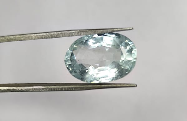 AQUAMARINE GEMSTONE ( 8.8 CT )