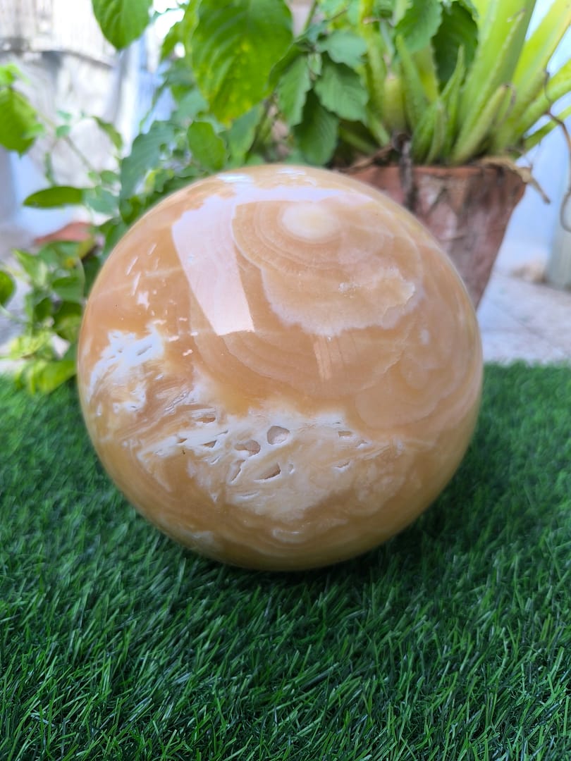 YELLOW CALCITE SPHERE (5.2 KG 6 INCH)