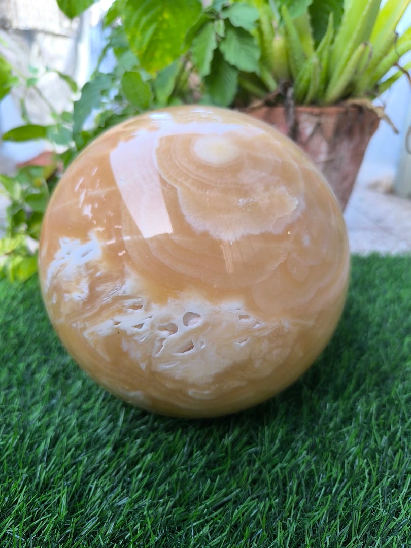 YELLOW CALCITE SPHERE (5.2 KG 6 INCH) - Image 3